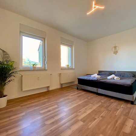 Hochwertige Ferienwohnung Mit 7Qm Balkon, Netflix, Kaffeeautomat, Rainshower Bad Zwickau Kültér fotó