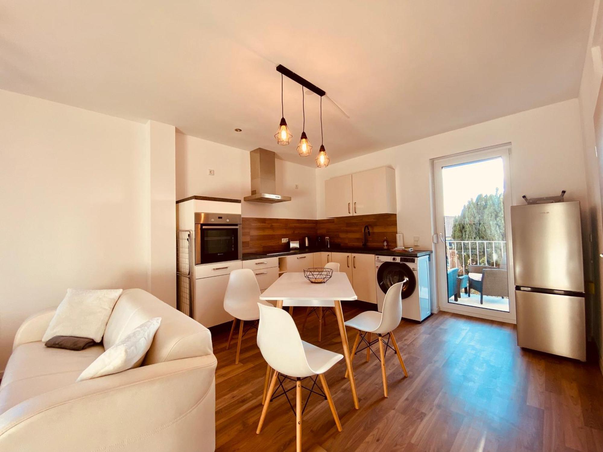 Hochwertige Ferienwohnung Mit 7Qm Balkon, Netflix, Kaffeeautomat, Rainshower Bad Zwickau Kültér fotó