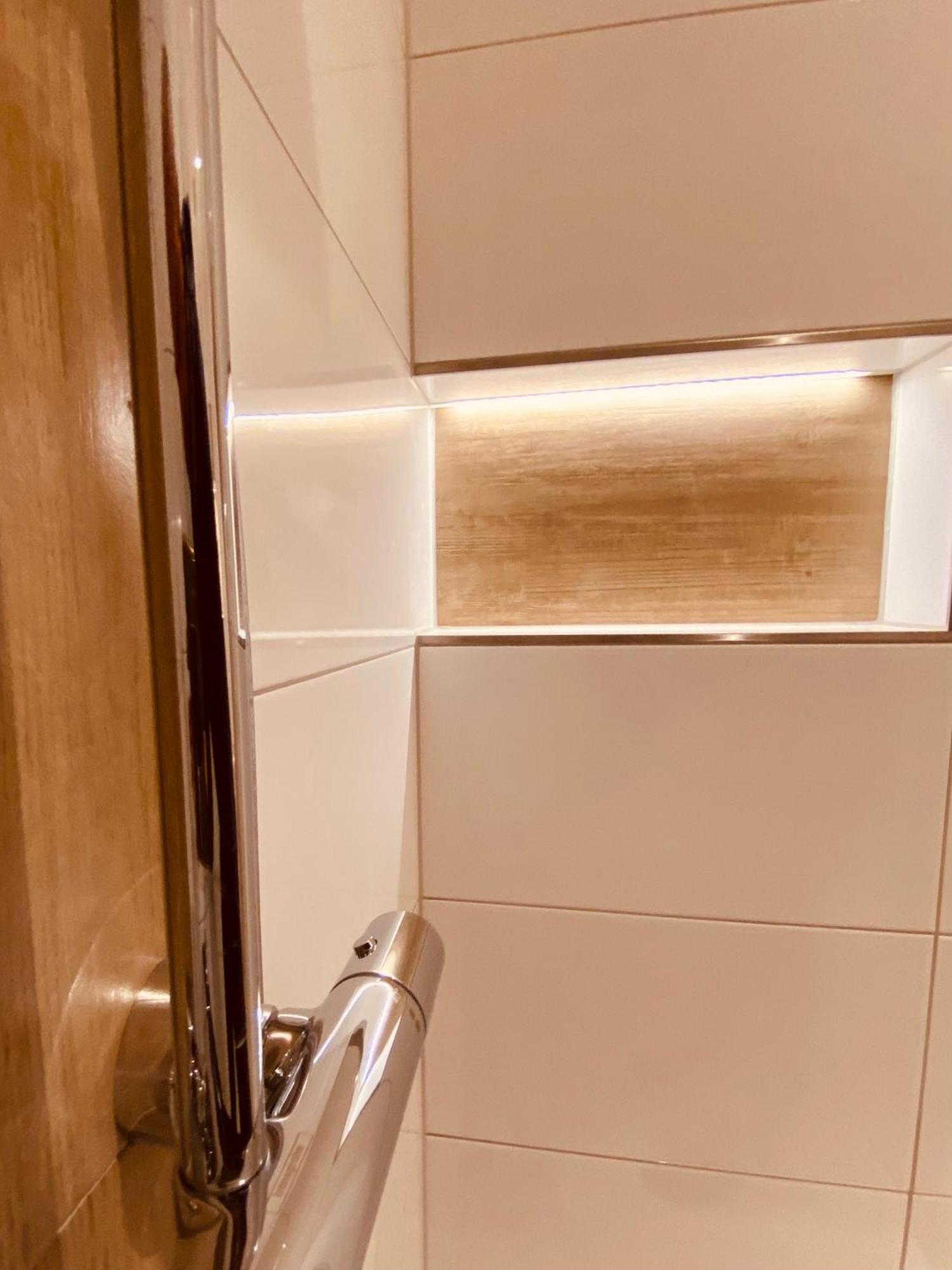 Hochwertige Ferienwohnung Mit 7Qm Balkon, Netflix, Kaffeeautomat, Rainshower Bad Zwickau Kültér fotó