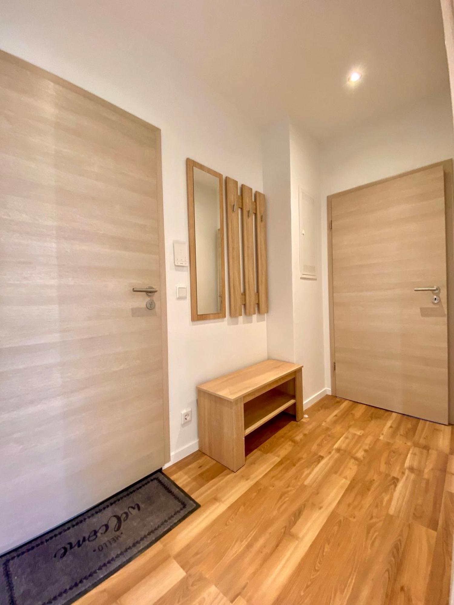 Hochwertige Ferienwohnung Mit 7Qm Balkon, Netflix, Kaffeeautomat, Rainshower Bad Zwickau Kültér fotó