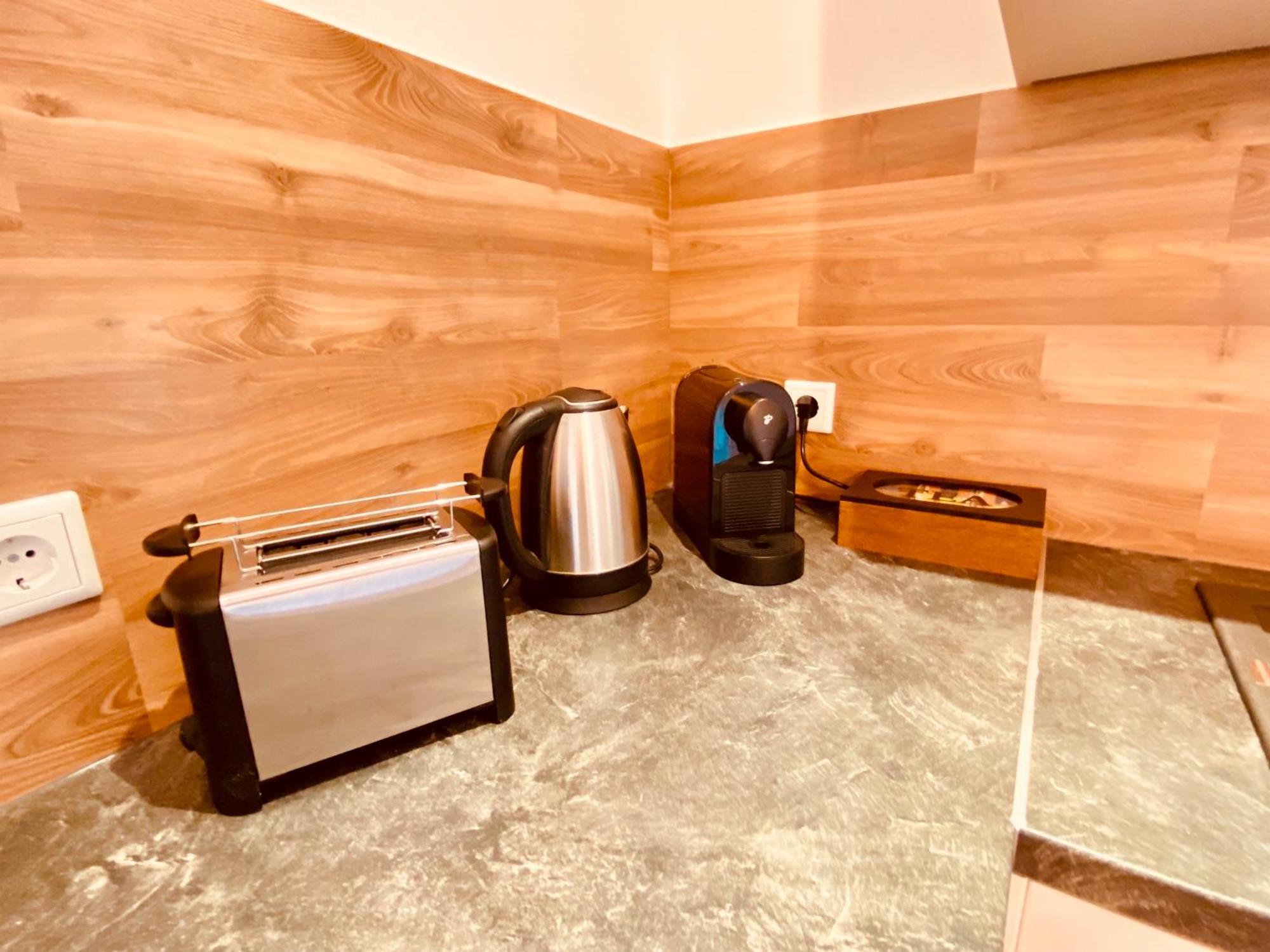 Hochwertige Ferienwohnung Mit 7Qm Balkon, Netflix, Kaffeeautomat, Rainshower Bad Zwickau Kültér fotó