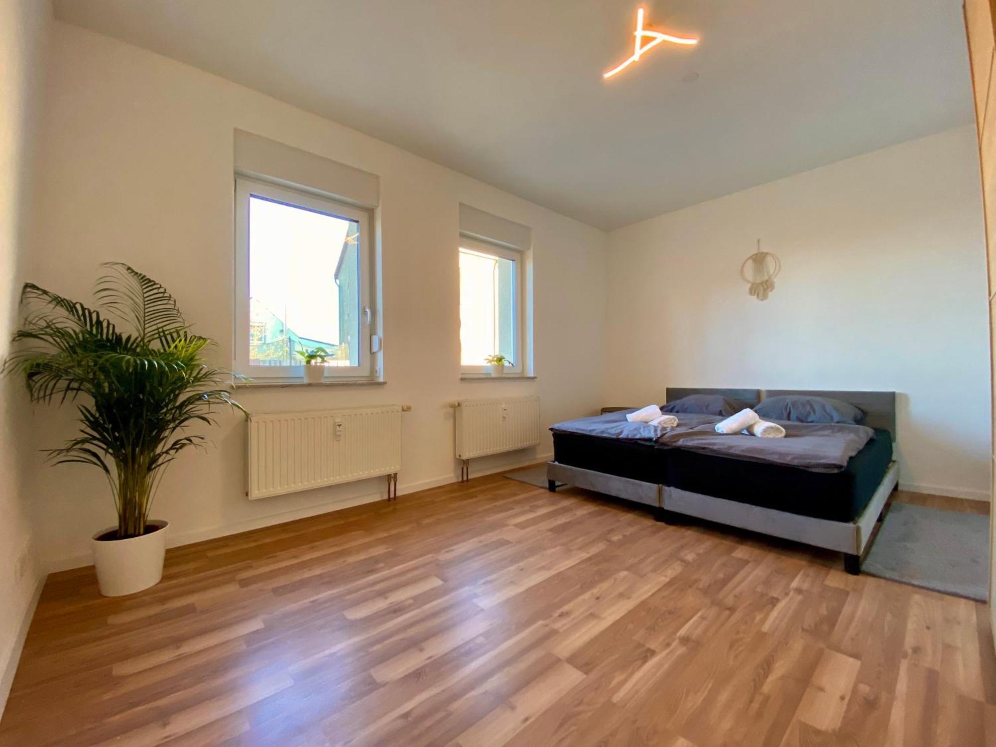 Hochwertige Ferienwohnung Mit 7Qm Balkon, Netflix, Kaffeeautomat, Rainshower Bad Zwickau Kültér fotó