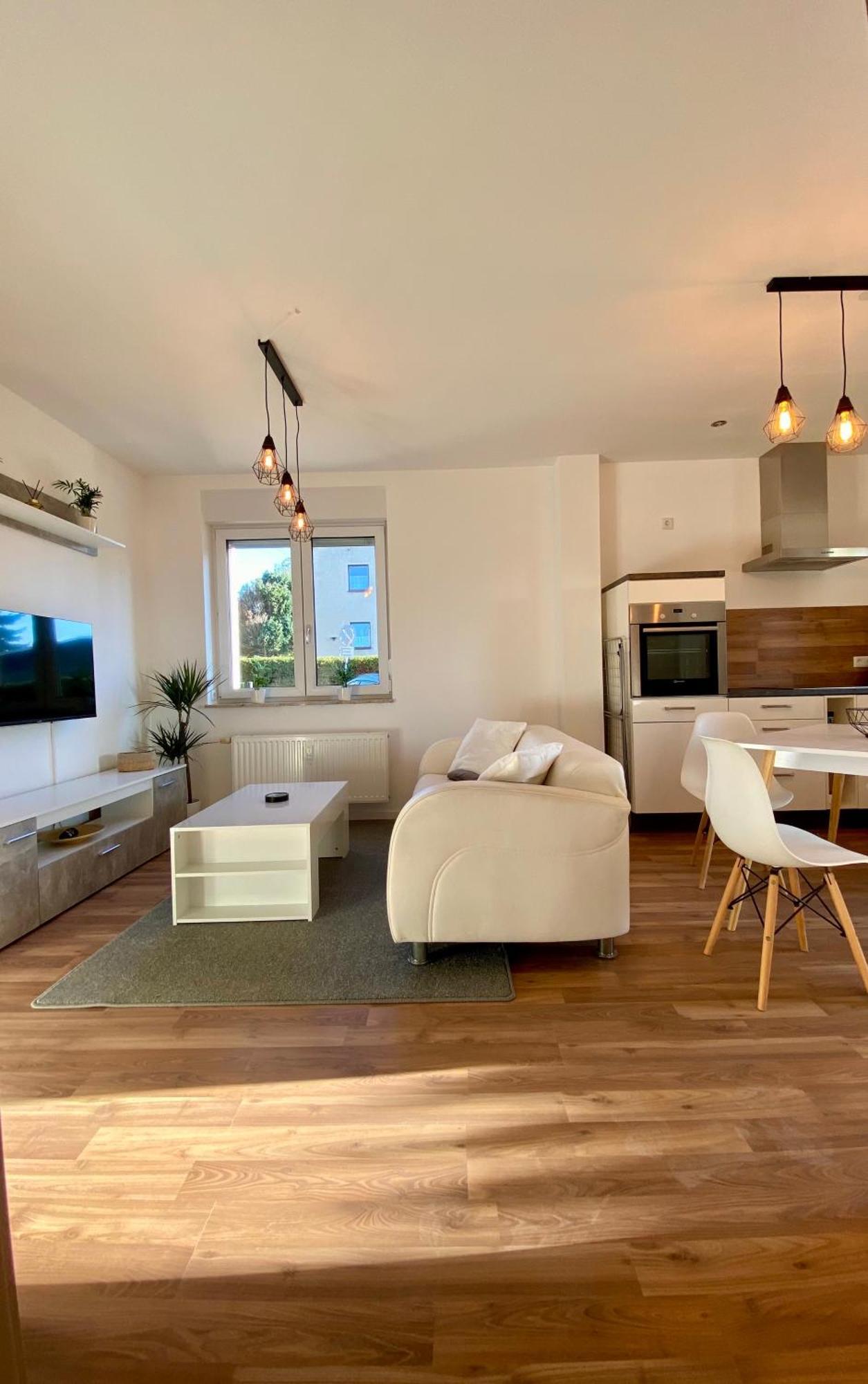Hochwertige Ferienwohnung Mit 7Qm Balkon, Netflix, Kaffeeautomat, Rainshower Bad Zwickau Kültér fotó