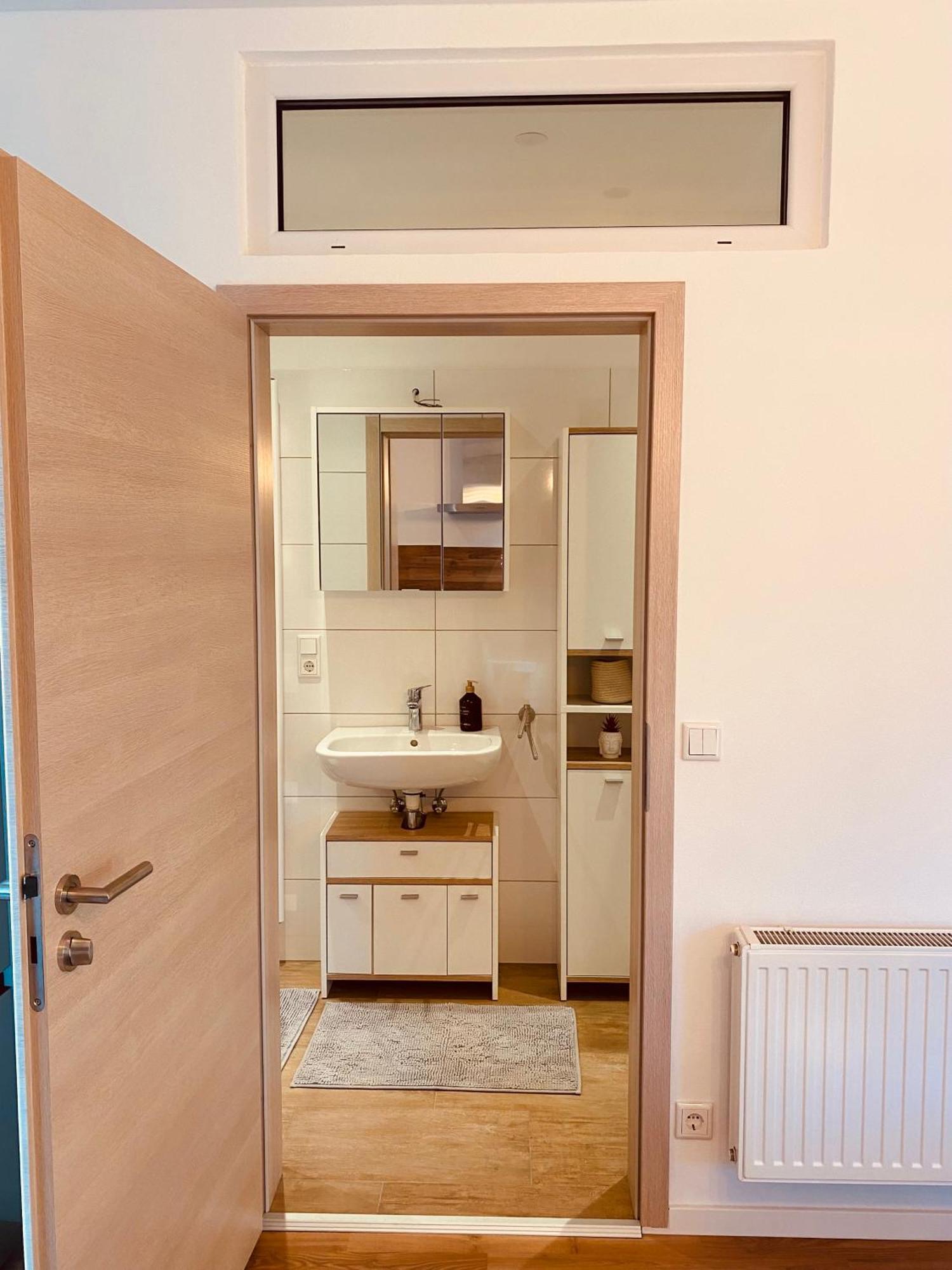 Hochwertige Ferienwohnung Mit 7Qm Balkon, Netflix, Kaffeeautomat, Rainshower Bad Zwickau Kültér fotó