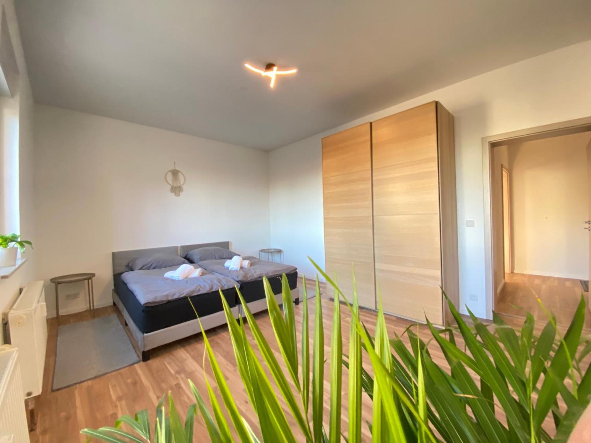 Hochwertige Ferienwohnung Mit 7Qm Balkon, Netflix, Kaffeeautomat, Rainshower Bad Zwickau Kültér fotó