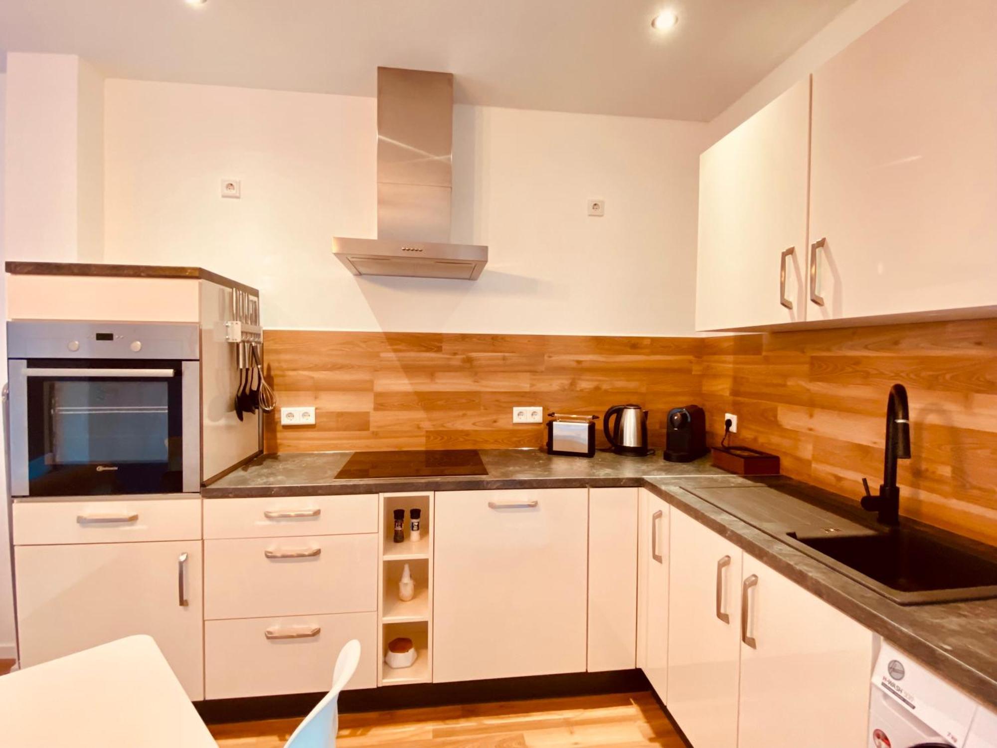 Hochwertige Ferienwohnung Mit 7Qm Balkon, Netflix, Kaffeeautomat, Rainshower Bad Zwickau Kültér fotó
