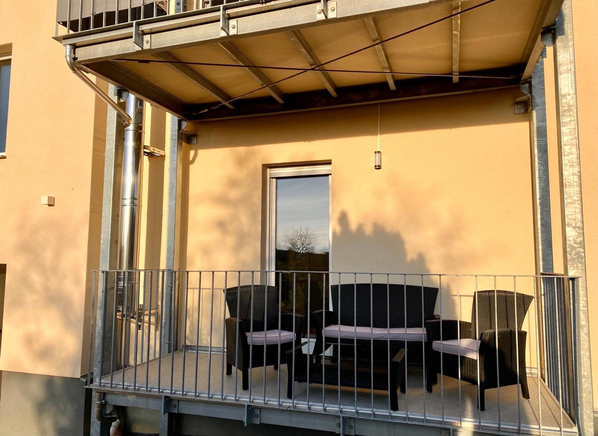 Hochwertige Ferienwohnung Mit 7Qm Balkon, Netflix, Kaffeeautomat, Rainshower Bad Zwickau Kültér fotó